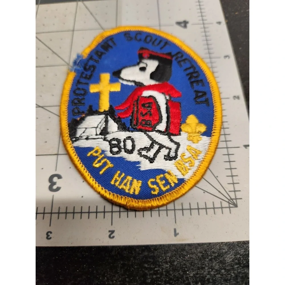 Protestant Scout Retreat Patch Put Han Sen 1980 Featuring Snoopy‎ In Red Scarf